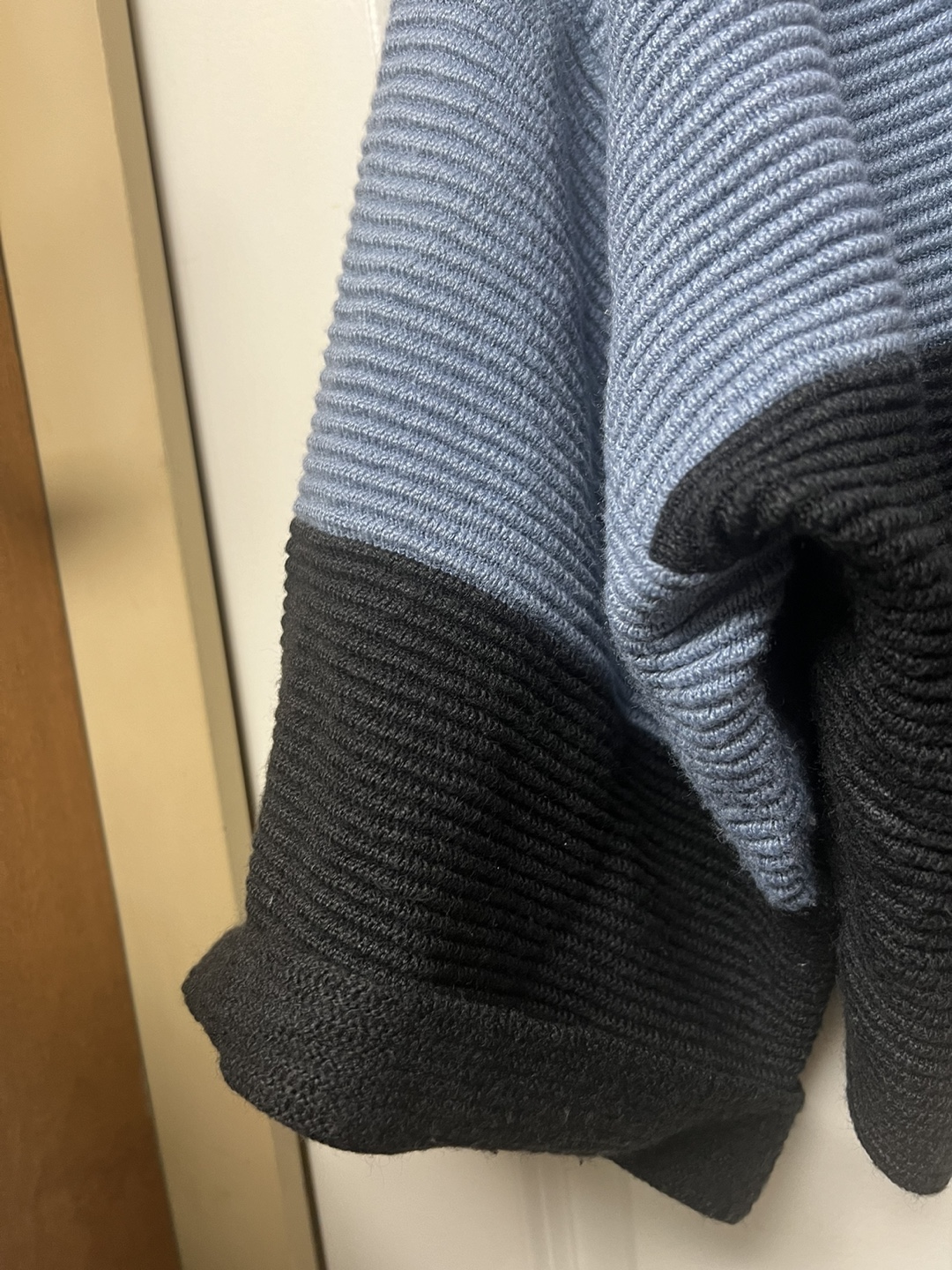 L.Wrays Farm Blue and Black Sweater - photo 5
