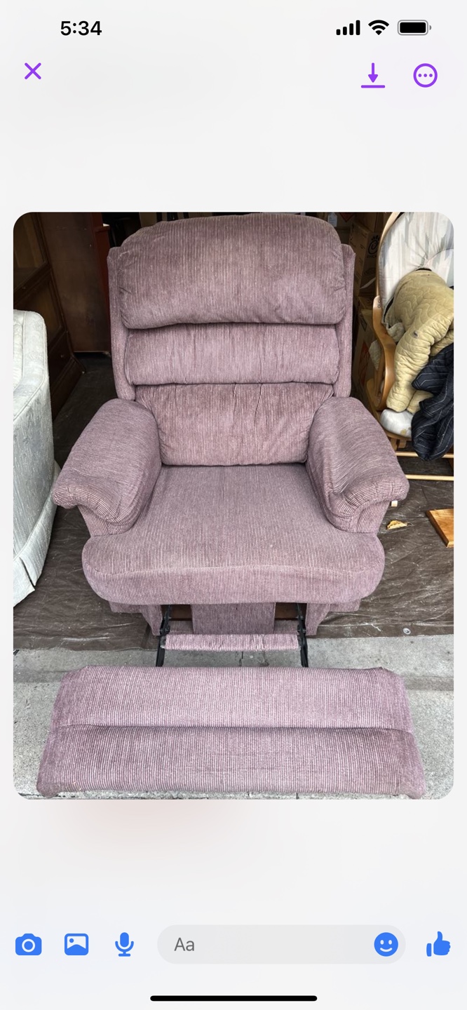 La-Z-Boy Recliner - photo 2