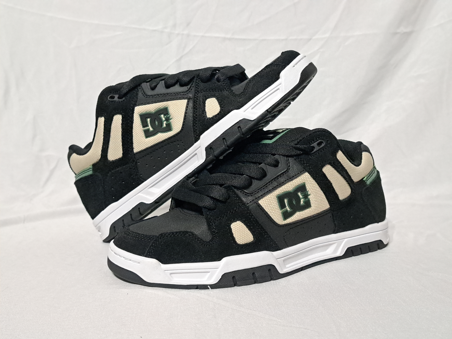 DC Shoes Men's Stag Skateboarding Shoes New