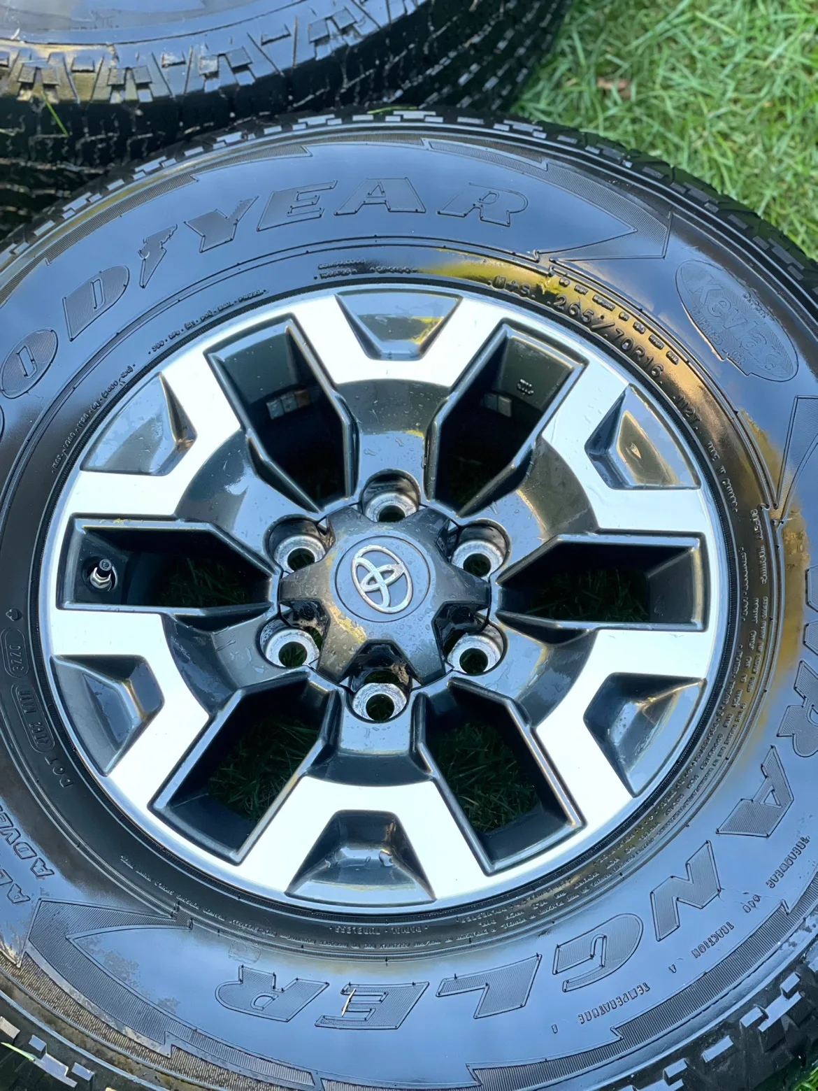 16 inch Toyota Tacoma OEM Wheels image indicator(4)