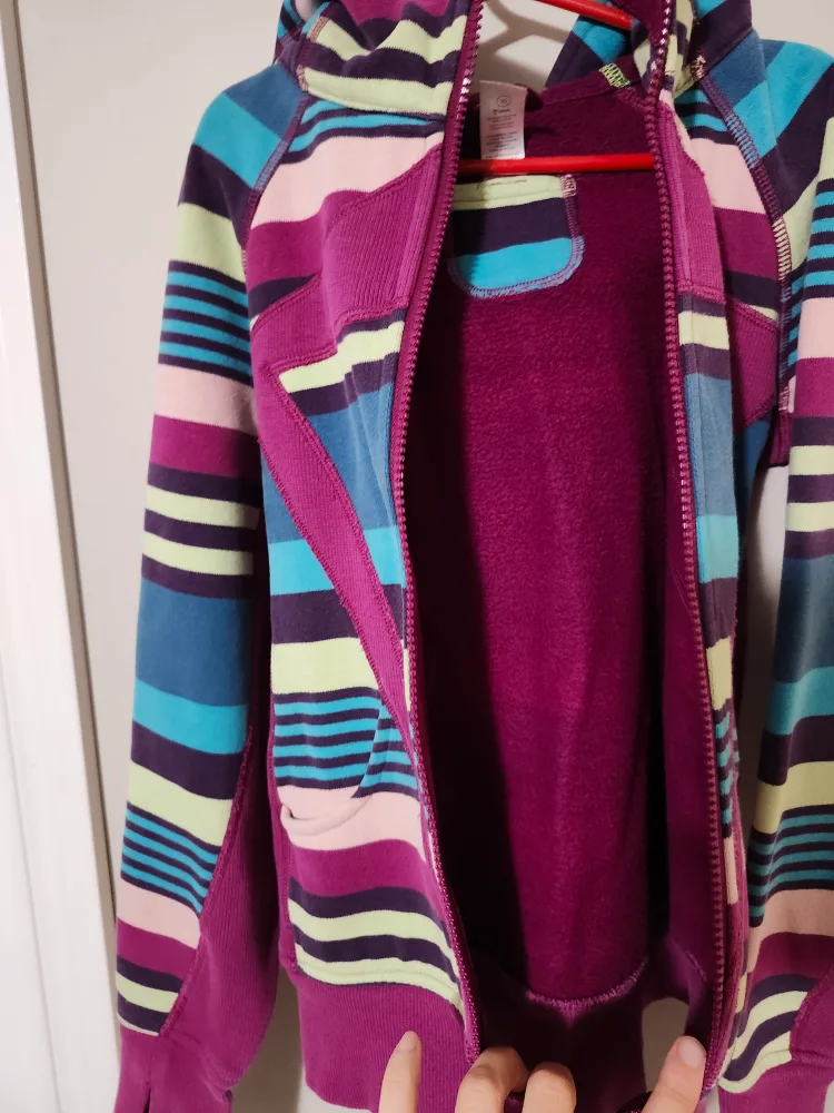 $20 girl ivivva hoodie (10) image indicator(8)