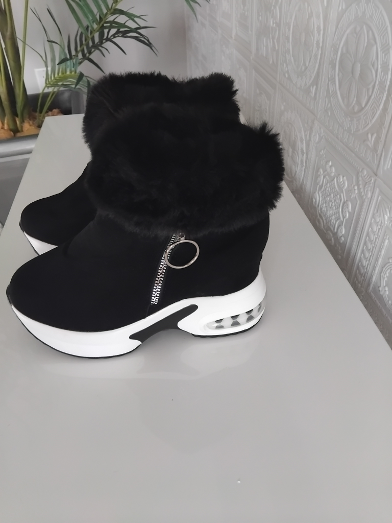 Beautiful new stylish boots for women - photo 2