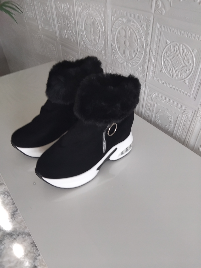 Beautiful new stylish boots for women - photo 3
