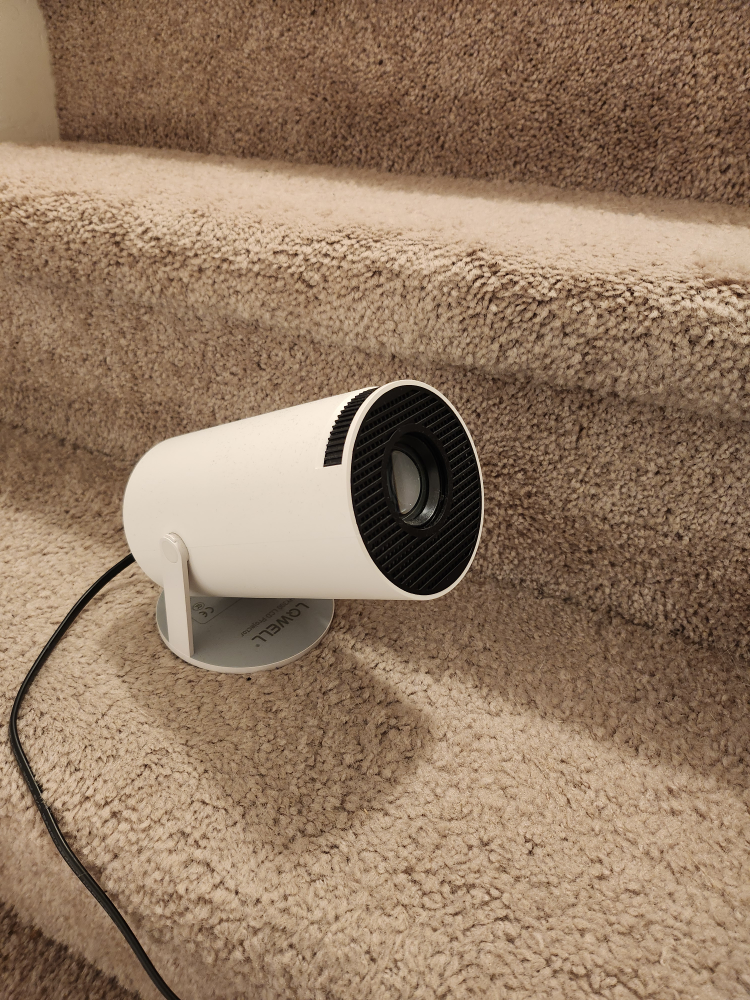 LQWELL LCD mini Projector