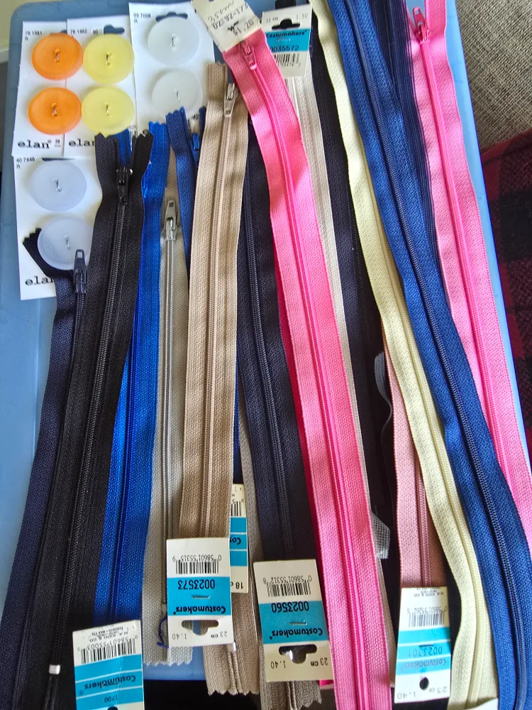 NEW lots of Sewing Supplies + Storage image indicator(3)