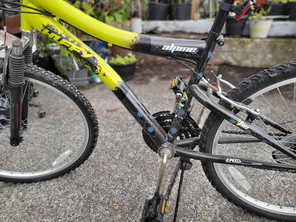 Huffy Mountain Bike - 18 Speed image indicator(8)