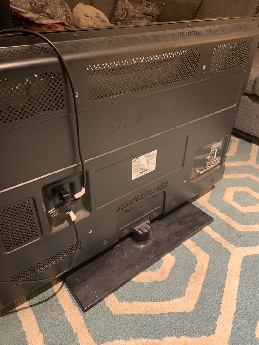 Samsung 40" TV - Freecycle - photo 2