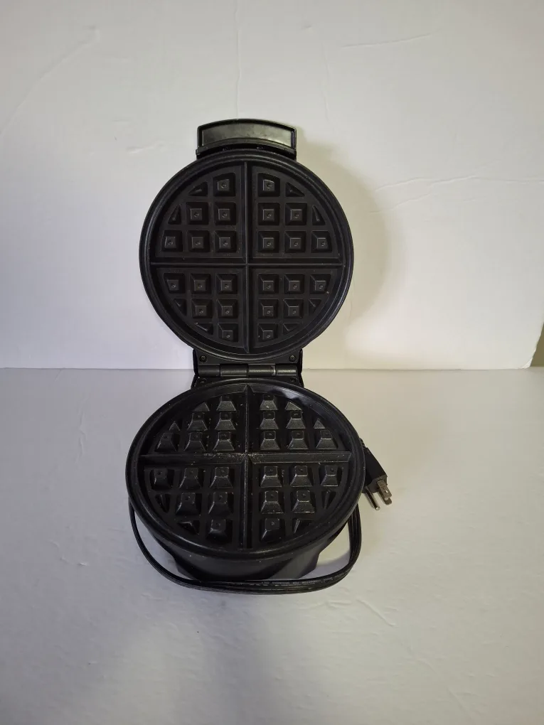 Oster CKSTWF2000 Belgian Waffle Maker image indicator(4)
