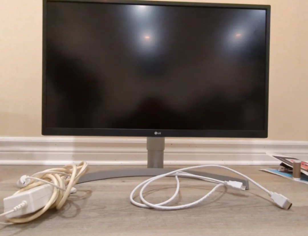 LG 27'' 4K UHD 80Hz  FreeSync Gaming Monitor thumbnail