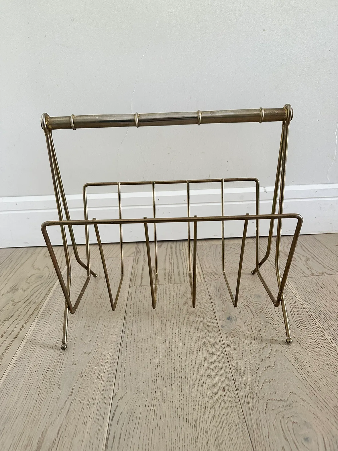 Mid-Century Magazine Rack image indicator(5)