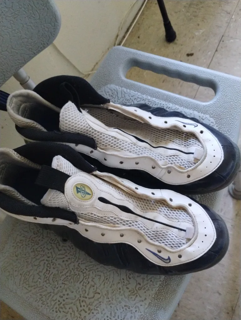 Nike Air Foamposite One image indicator(2)