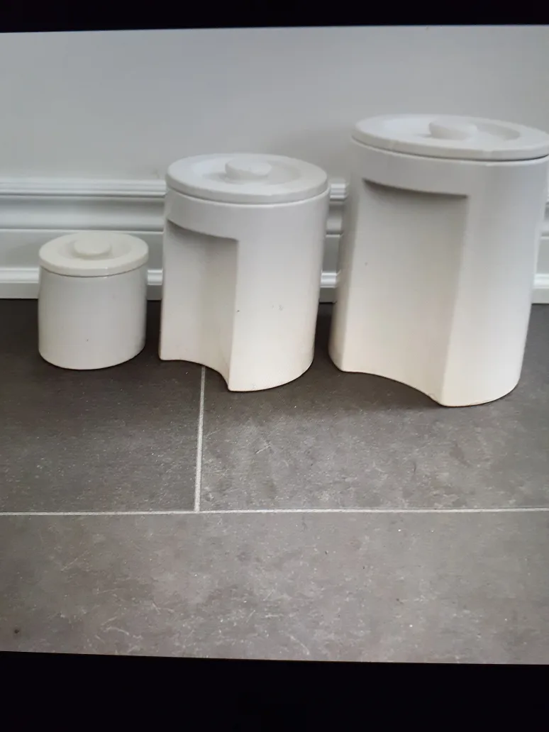 Ceramic Canisters with Lids image indicator(2)