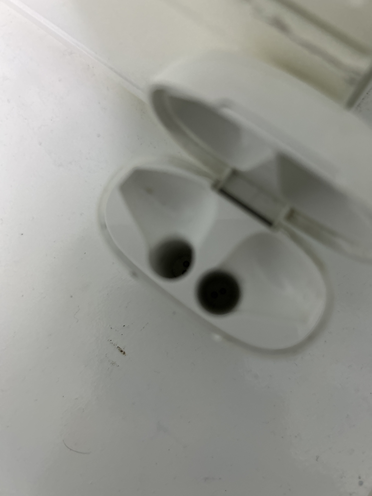 Apple Airpods Case #freecycle - photo 2