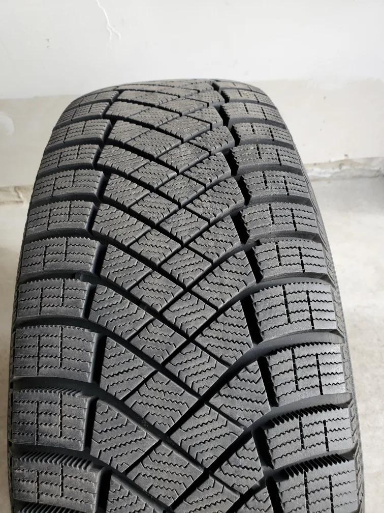 Pirelli Ice Zero 205/60 R18 winter tires on steel rims image indicator(5)