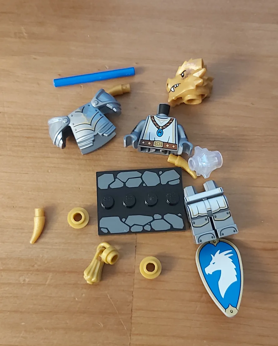 Lego Dungeons & Dragons Dragonborn Paladin thumbnail