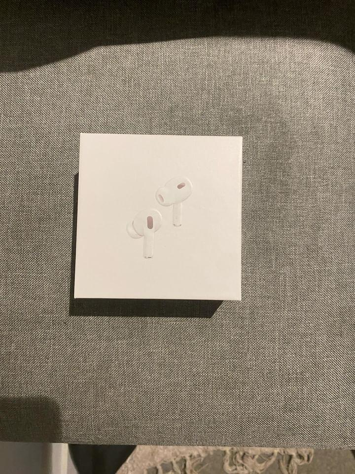 *NEW* Apple Air Pods (Gen 2 Pros)