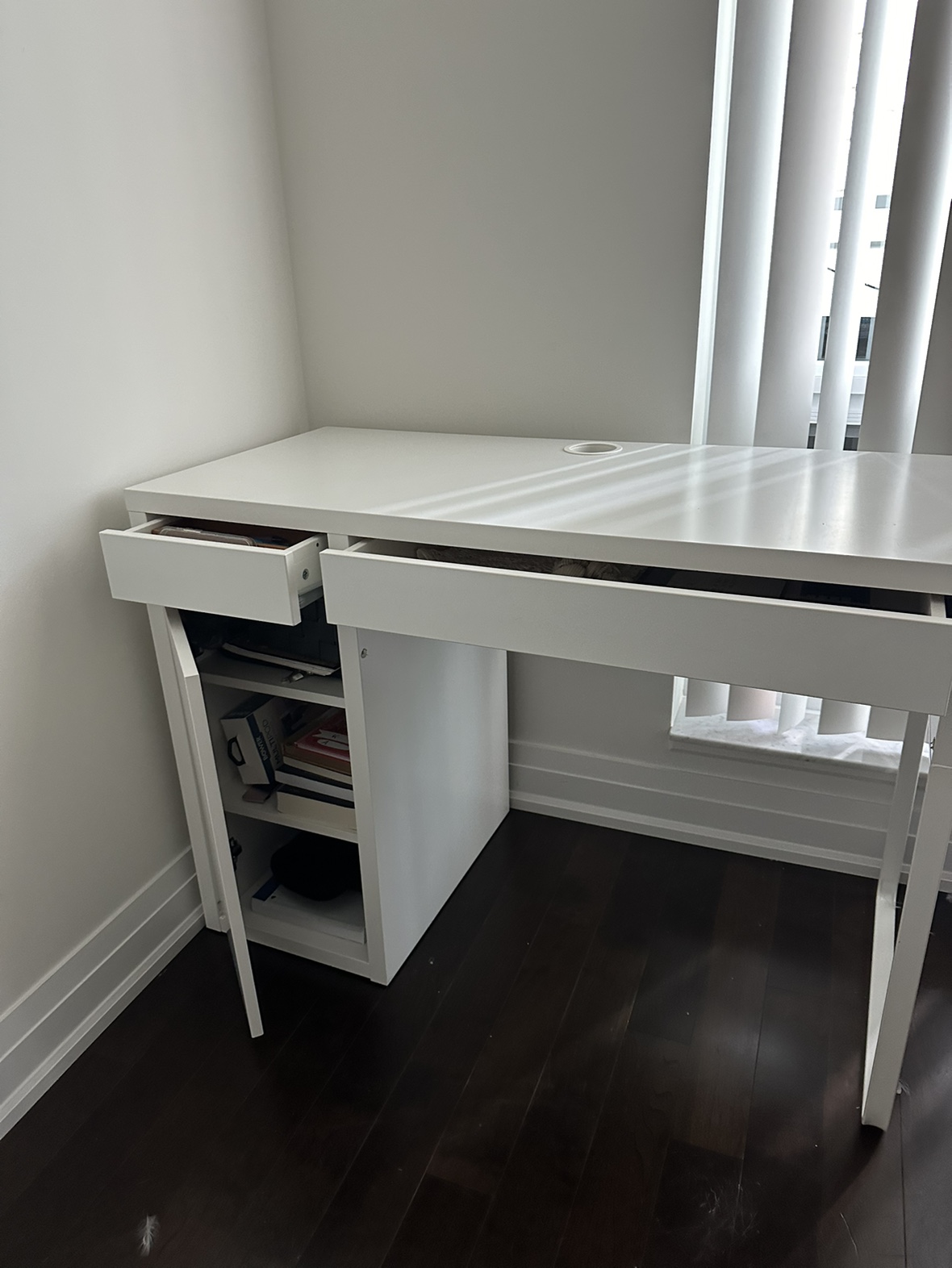 IKEA Micke White Desk - photo 2