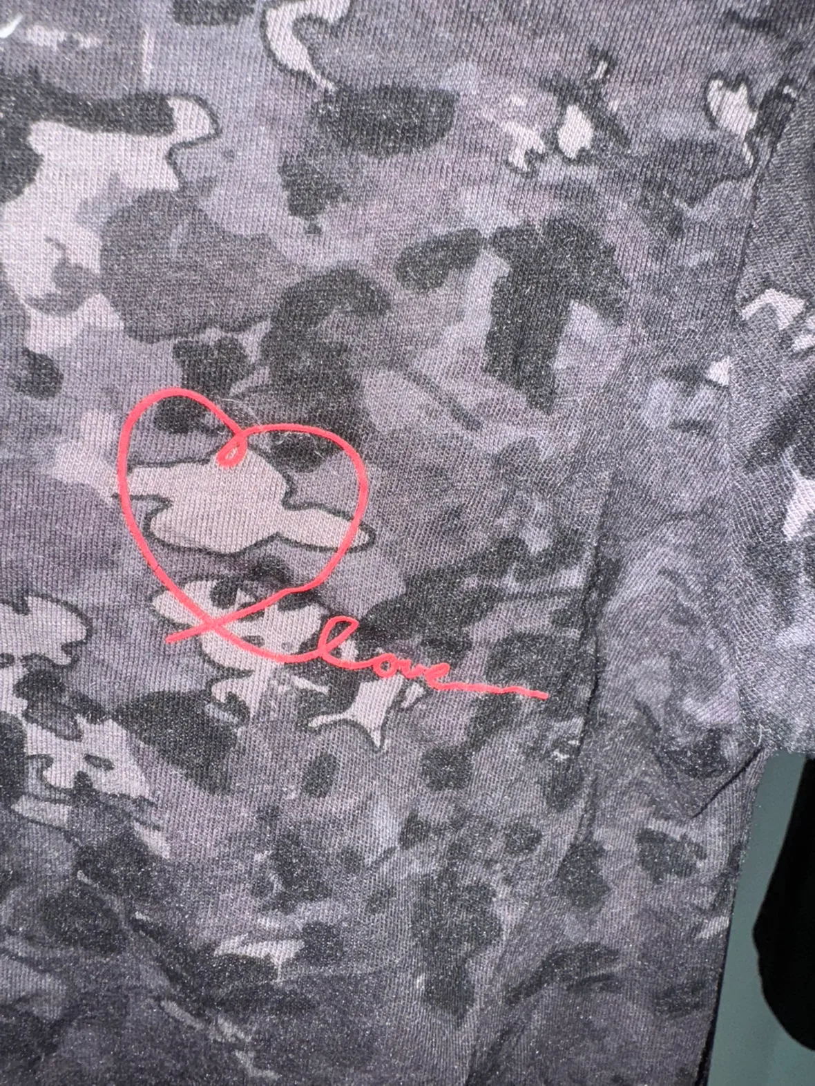 Camouflage Love T-Shirt image indicator(3)