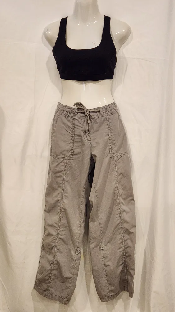 Joe Fresh Women's Size 10 Grey Cargo Pants image indicator(6)