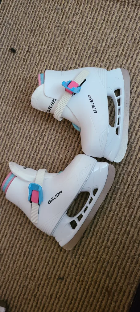 Bauer Ice Skates Size 8/9 image indicator(4)
