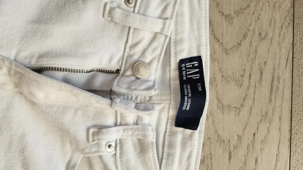 White Gap Denim Leggings #ThriftyPicks thumbnail