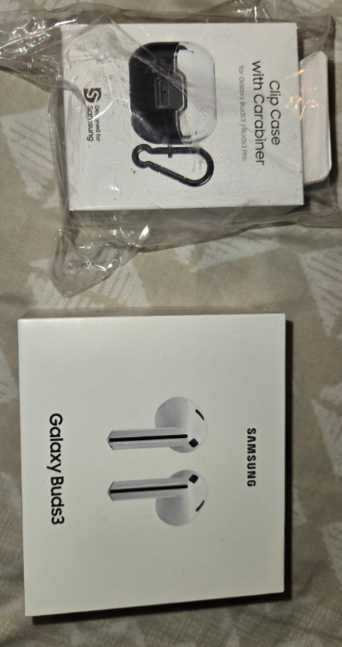 Samsung Galaxy Buds 3 with Case