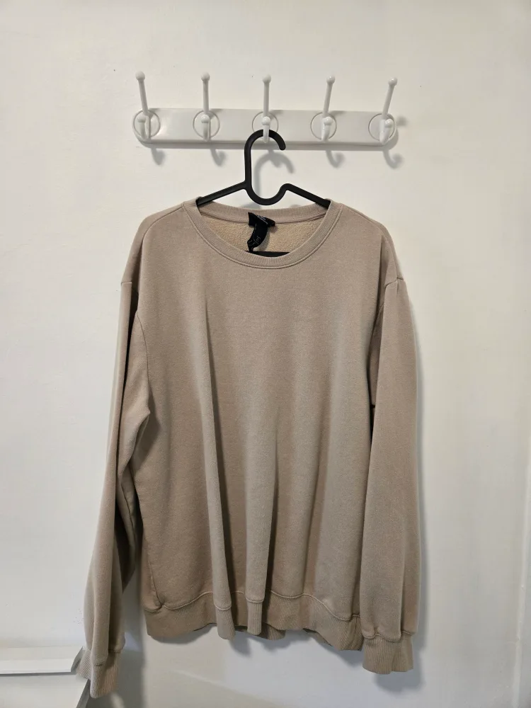 H&M Beige Crewneck Sweatshirt thumbnail