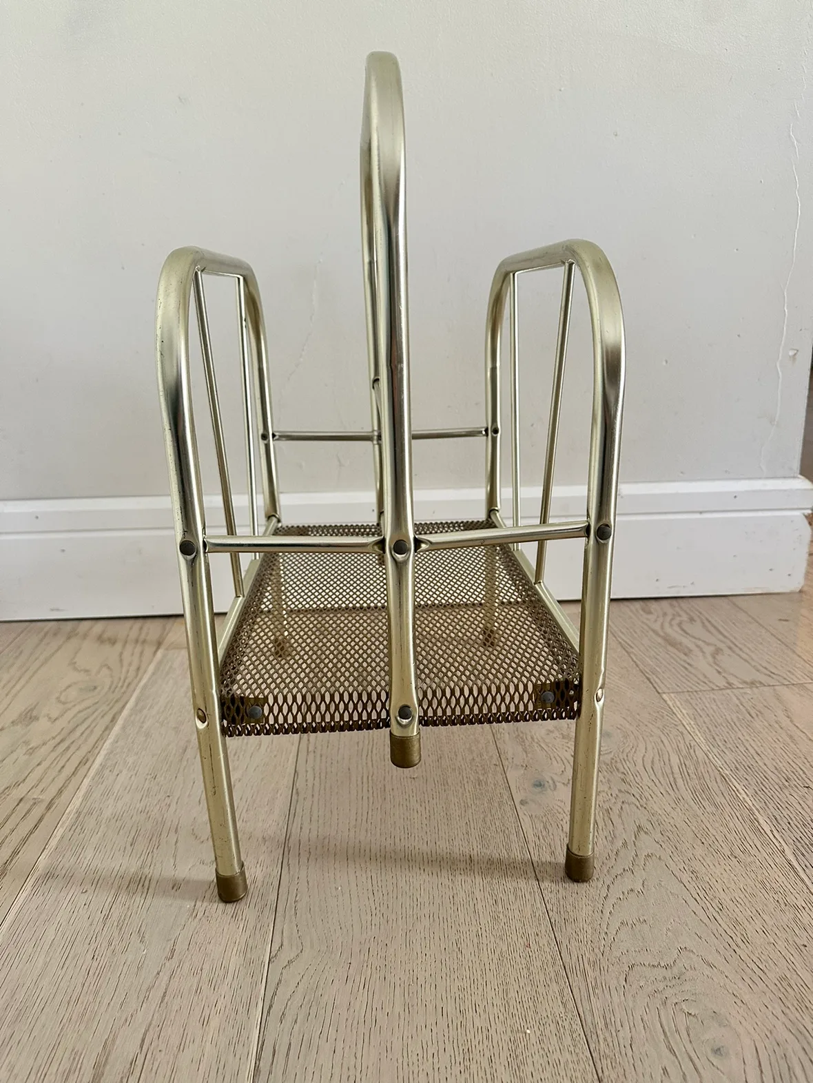 Mid-Century Magazine Rack image indicator(3)