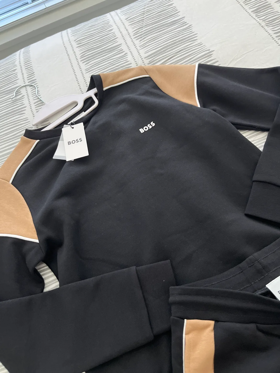 Youth Boss by Hugo Boss tracksuit image indicator(3)