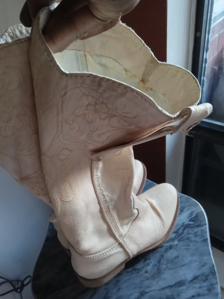 White Leather Cowboy Boots image indicator(4)