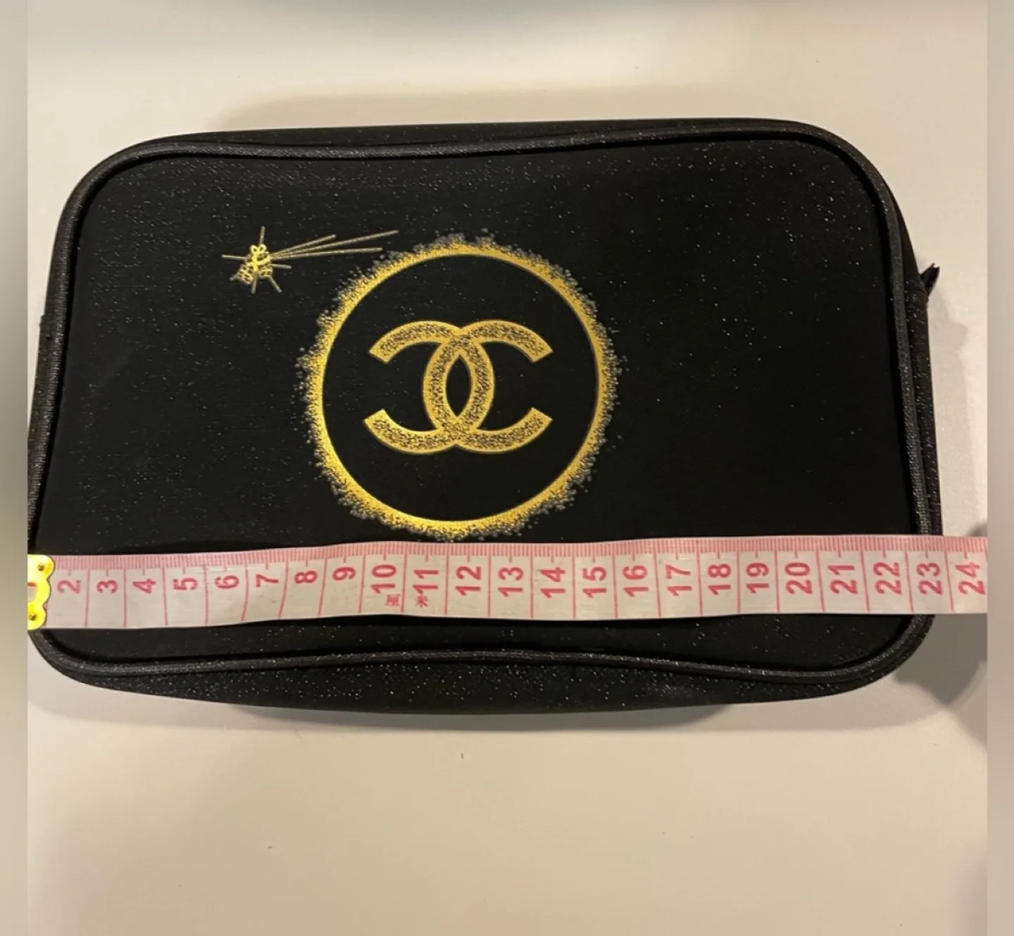 Chanel Makeup Bag image indicator(2)