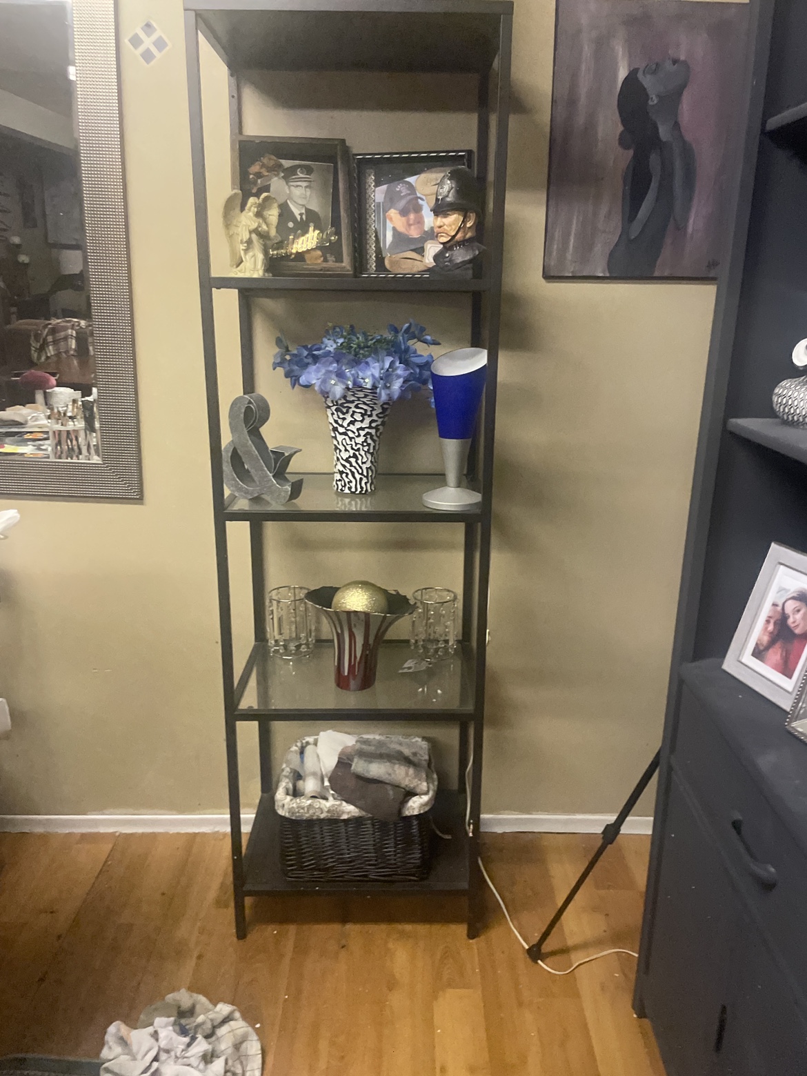 Display shelves - photo 2