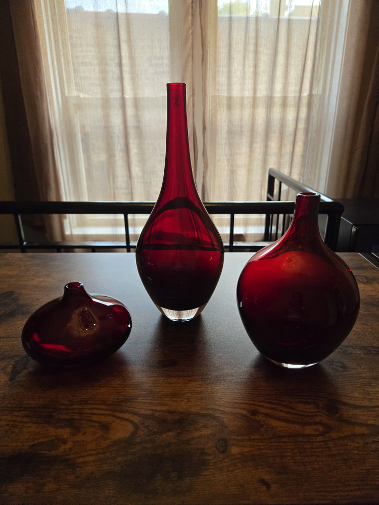 Retired IKEA vases - Set of 3 Ruby Red Salong Art Glass Vases - photo 2