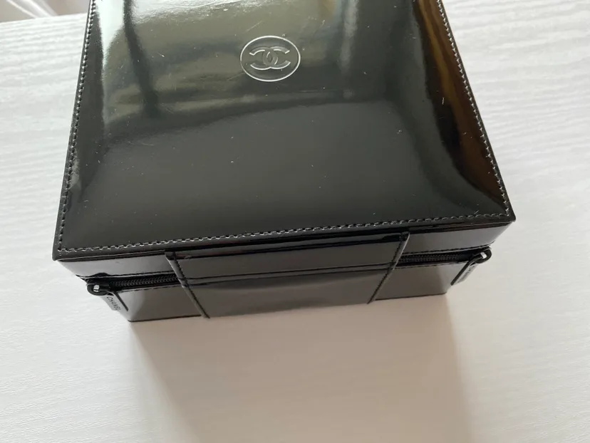 Chanel beauty case image indicator(3)