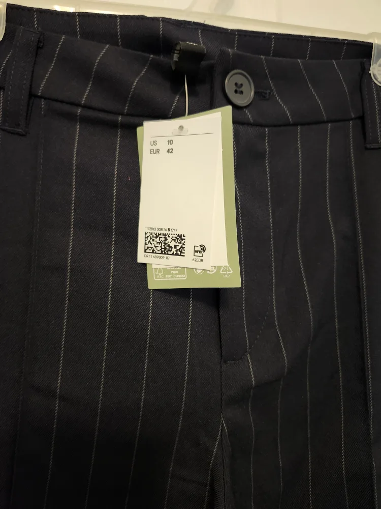 New Women's H&M Navy Blue and White Striped Pants - Size 10 image indicator(10)