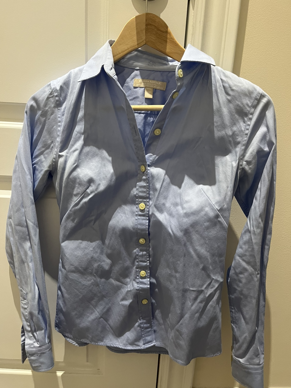 MOVING SALE Banana Republic Women's Light Blue Button Down Shirt - photo 2