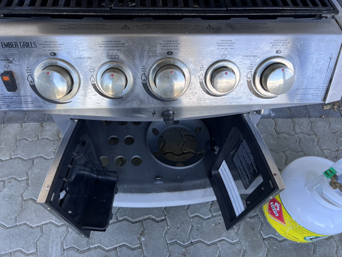 Ember Grills Propane BBQ - photo 5