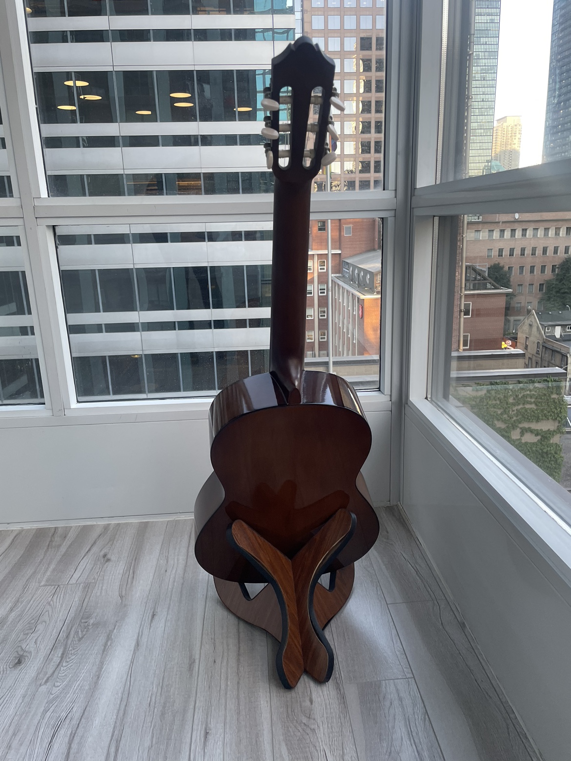 Yamaha C40 Guitar with wood stand - NEW played once - photo 5