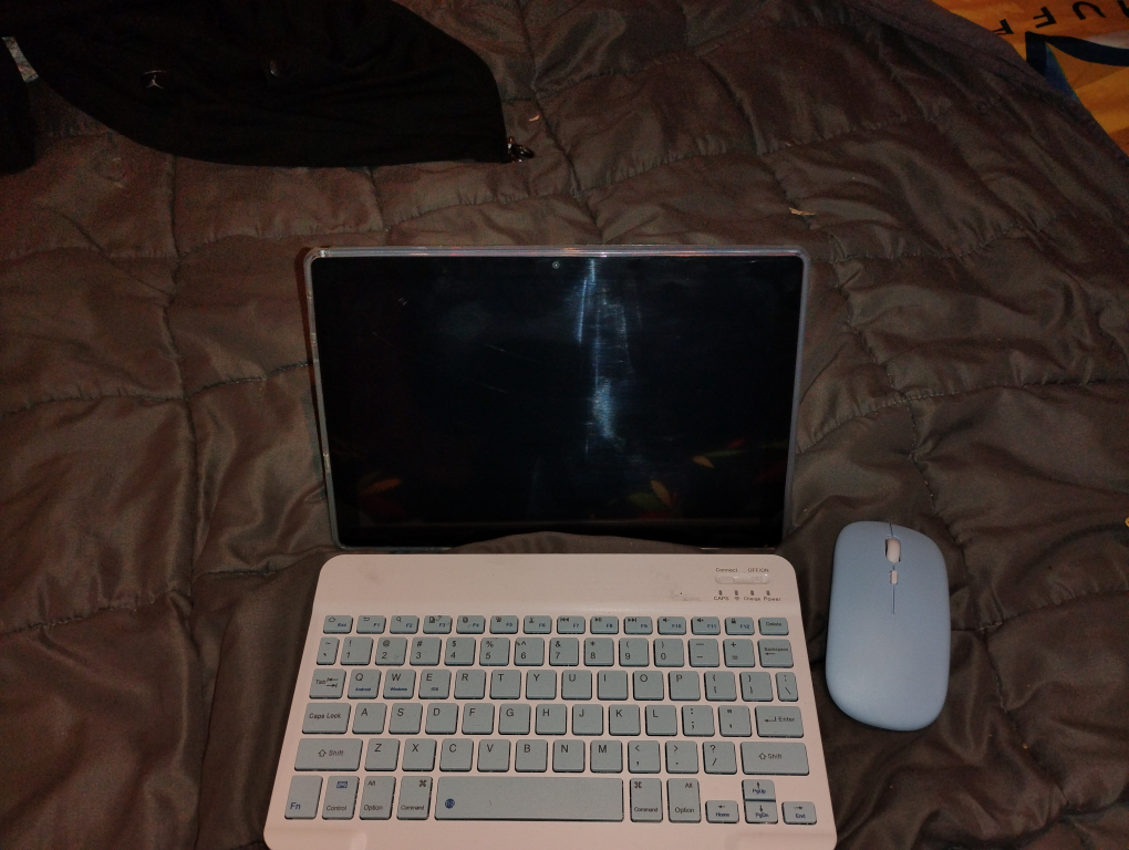 Tablet with Keyboard and Mouse - photo 3