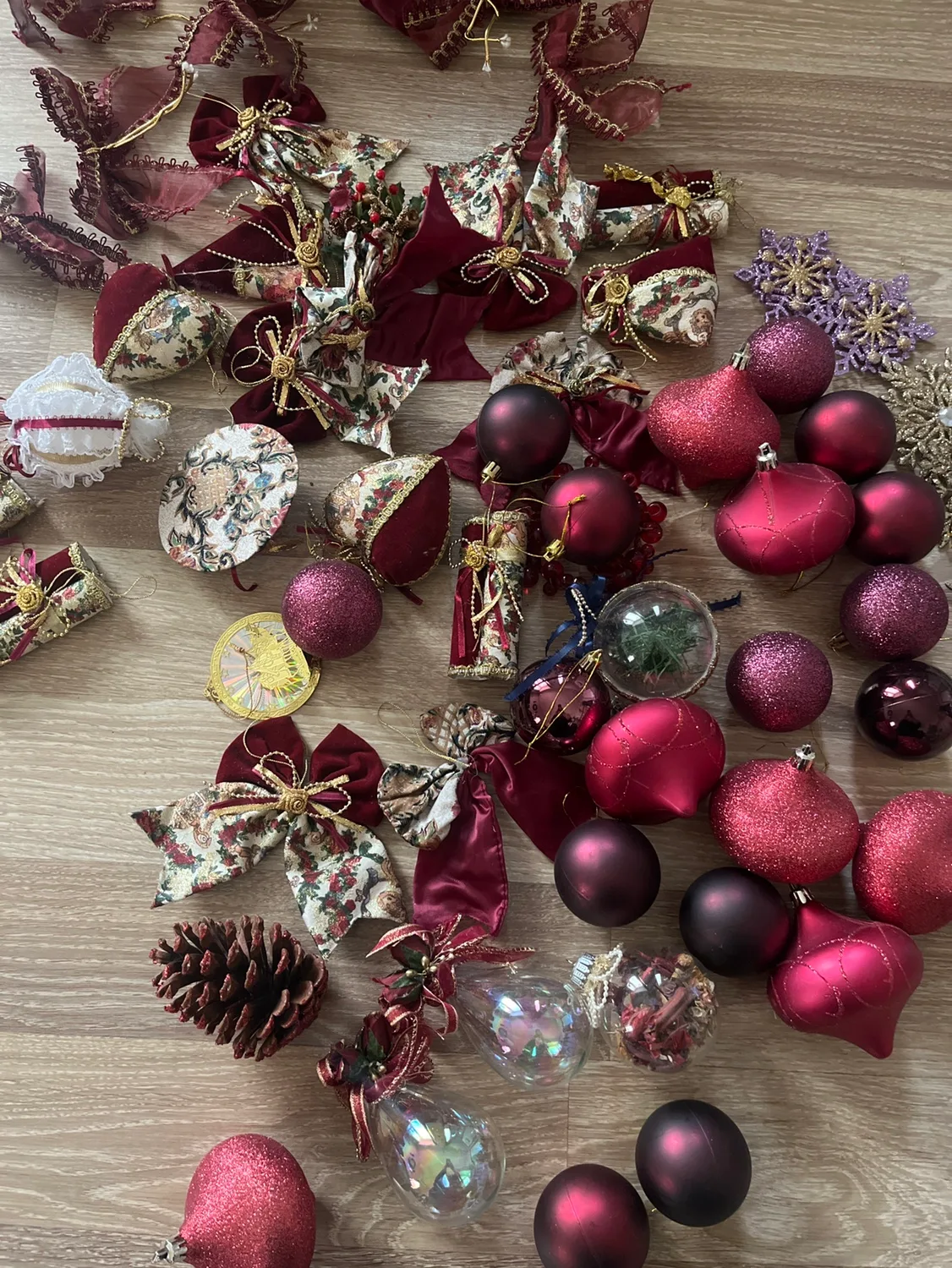 Christmas Ornament Lot image indicator(3)