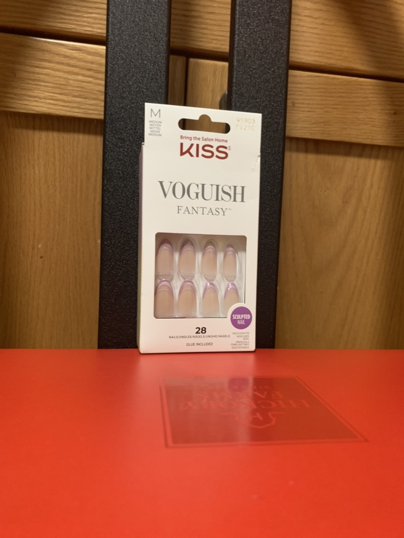 KISS Voguish Fantasy Press-On Nails