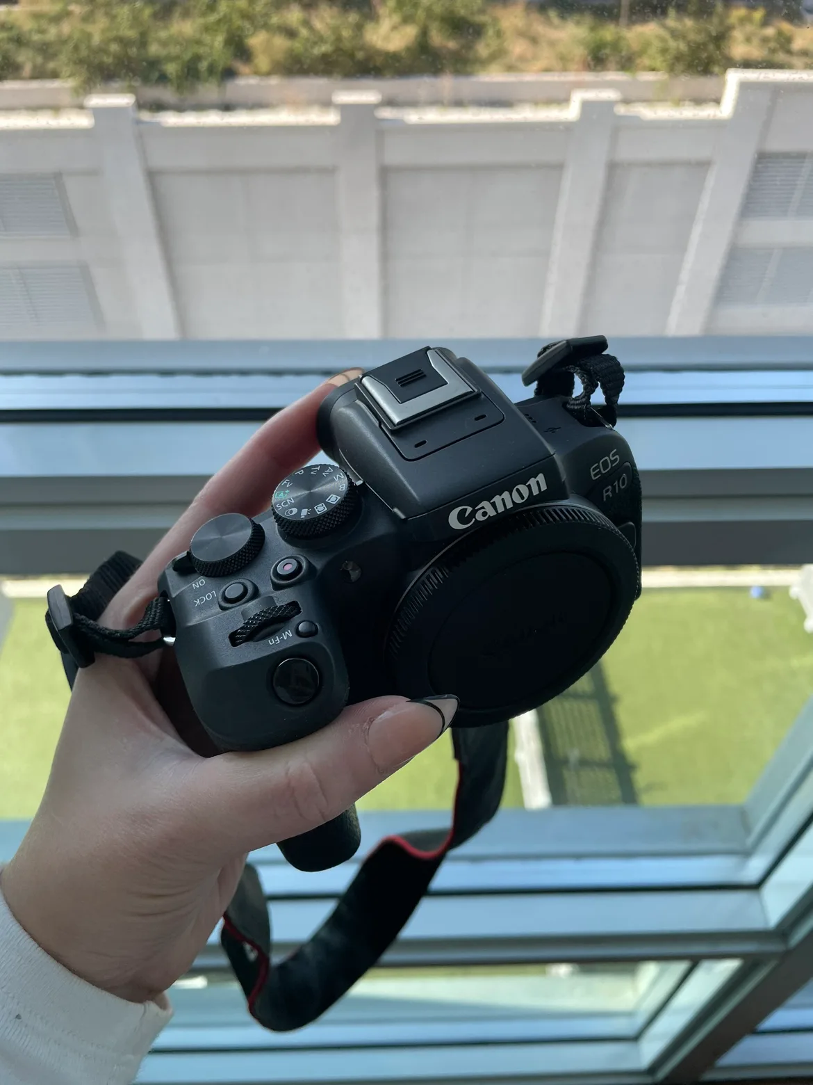 Canon EOS R10 Mirrorless Camera Kit thumbnail