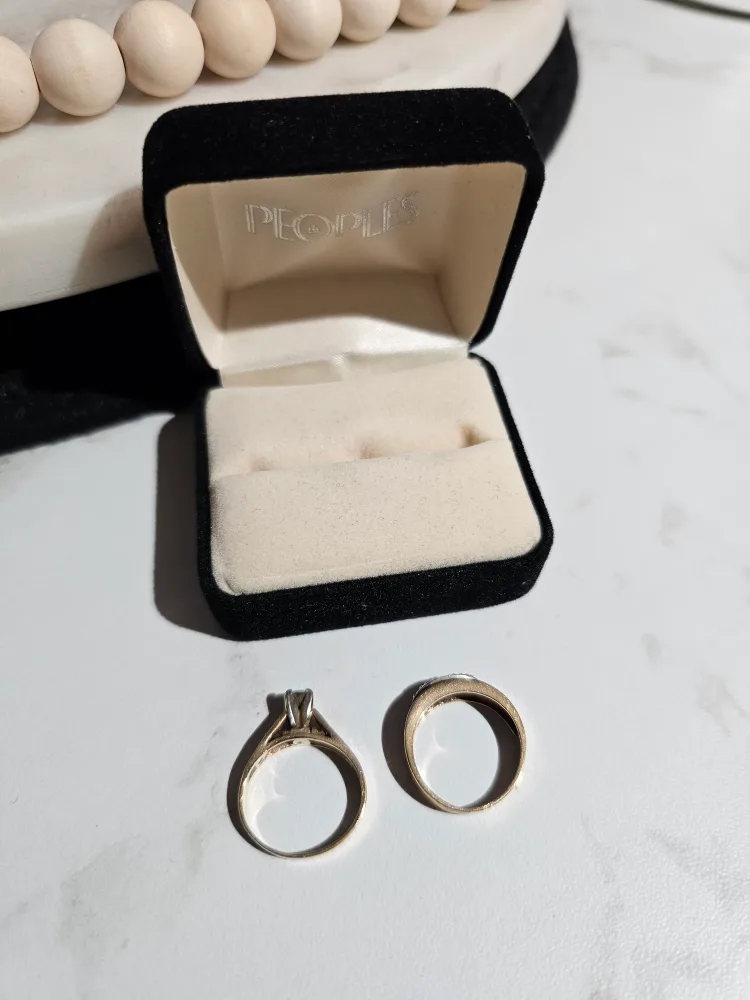 Gold Wedding Band Set image indicator(2)