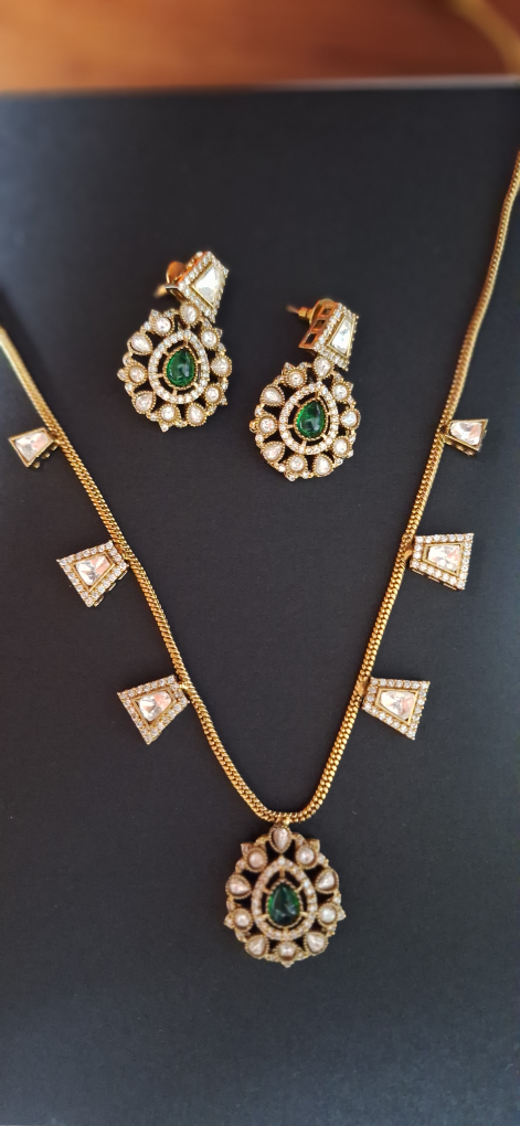 Gold Tone Necklace and Earrings - photo 2
