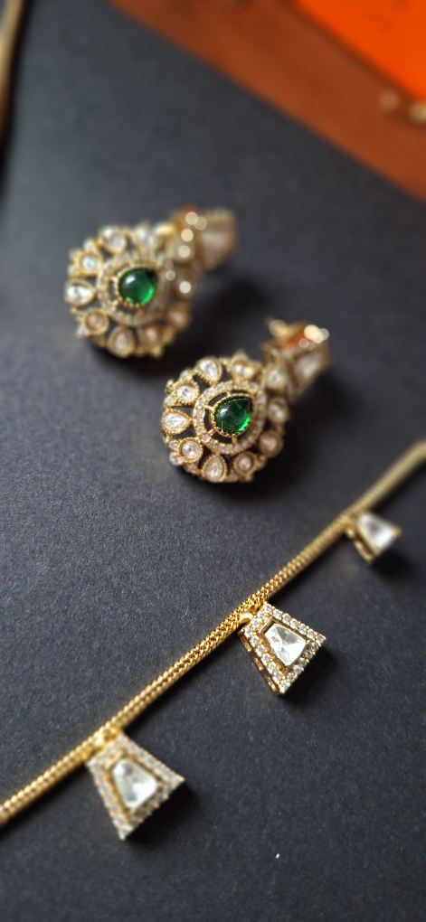 Gold Tone Necklace and Earrings - photo 3