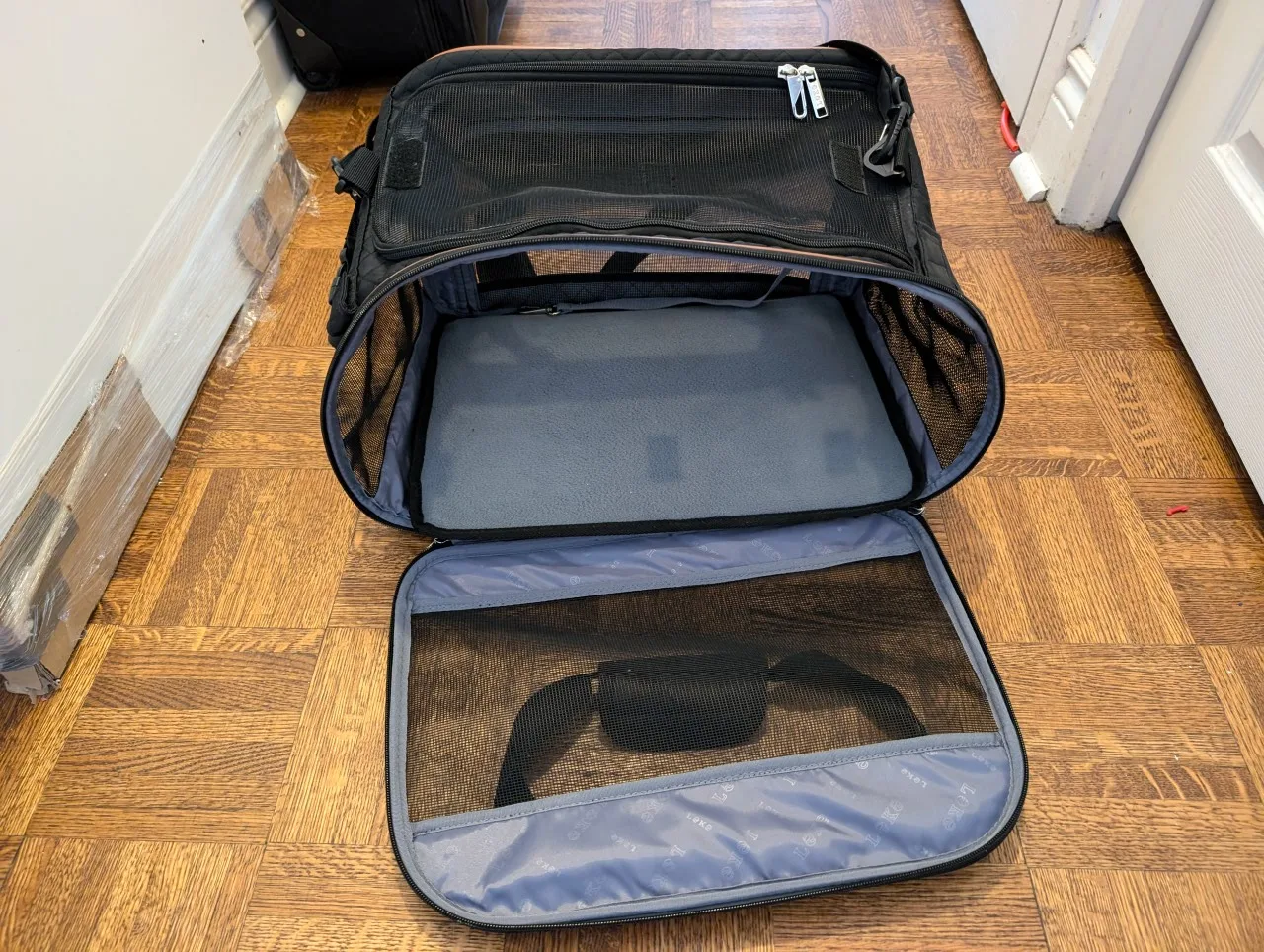 Leke Pet Carrier with Wheels image indicator(6)