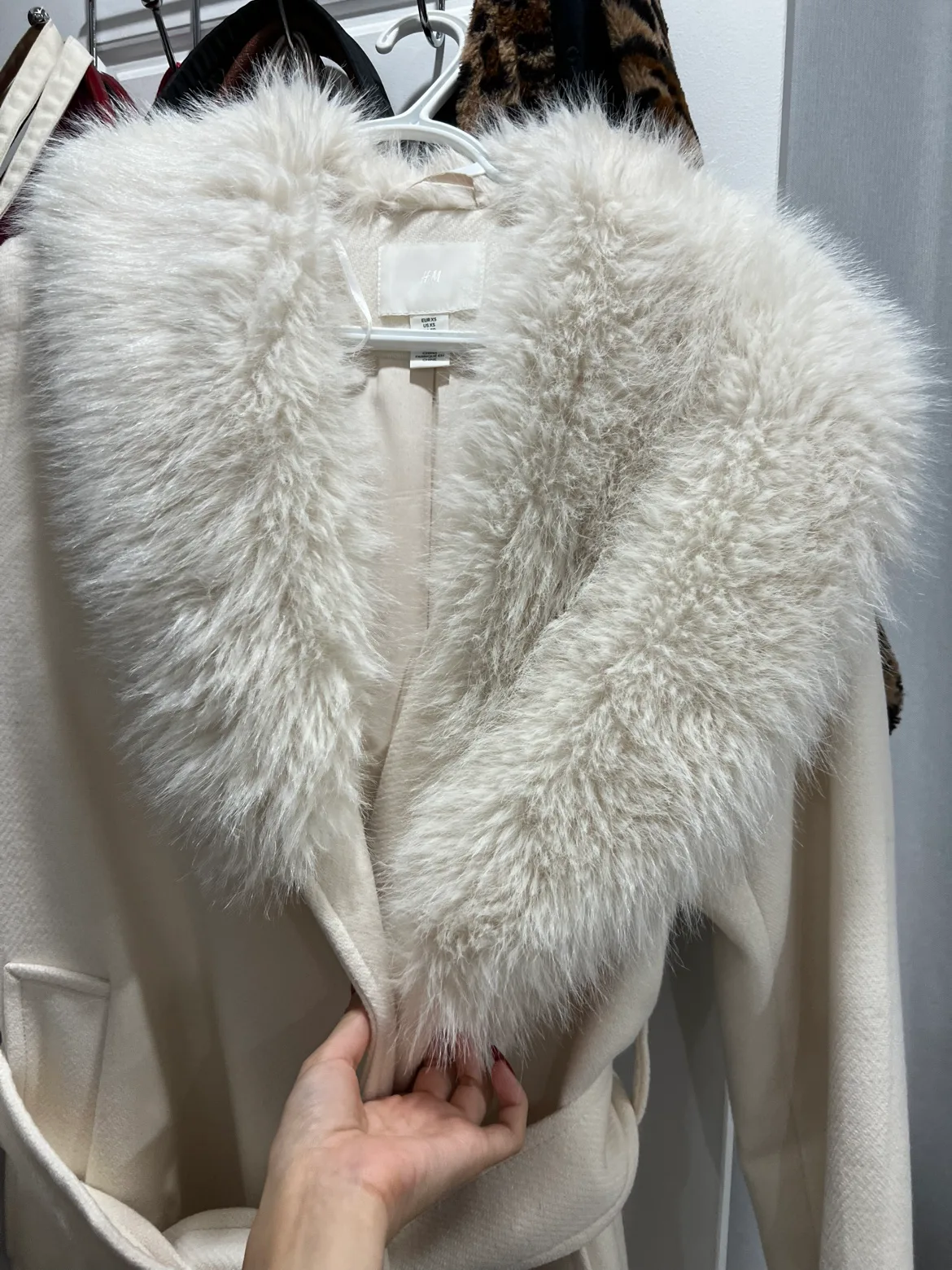 White Faux Fur Collar Coat image indicator(2)