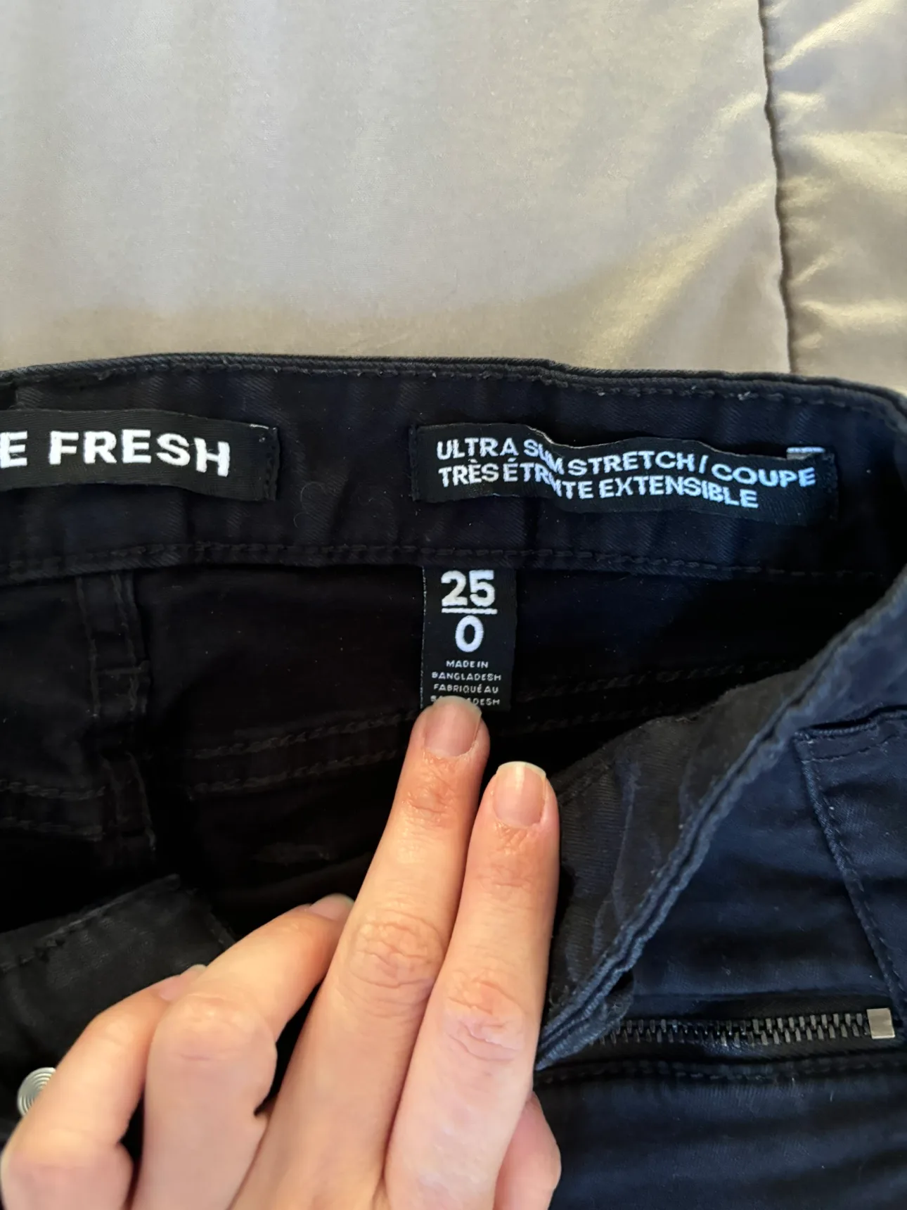 4 Stretch pants, Pull & bear, American Eagle x2, Joe Fresh image indicator(7)