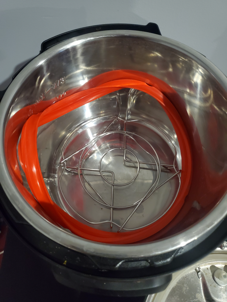 (6 Qt) Instant Pot and Pressure Cooker - photo 2