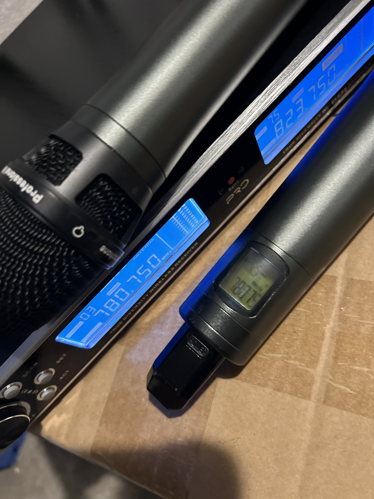 Xtuga g3 Wireless Microphone System with 2 handheld - photo 5